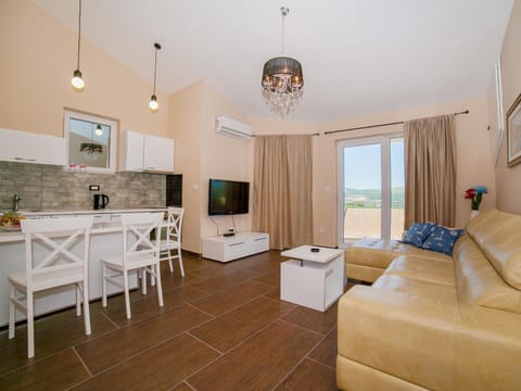 Kitchen or kitchenette, Living room, Dining area