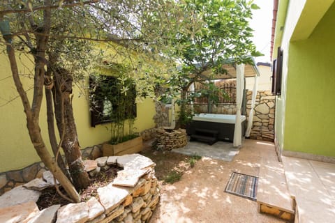 Patio, Facade/entrance, BBQ facilities, Garden, Balcony/Terrace, Spa and wellness centre/facilities