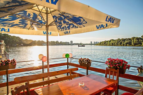 Spring, Day, Neighbourhood, Natural landscape, Summer, View (from property/room), Balcony/Terrace, Decorative detail, River view, Area and facilities