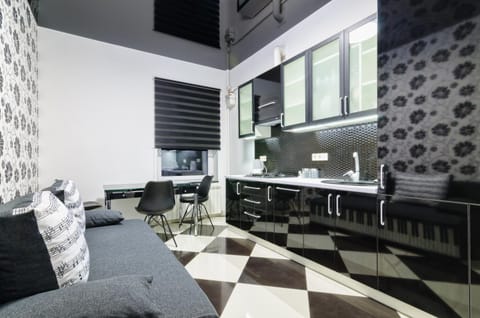Bed, Kitchen or kitchenette, Dining area