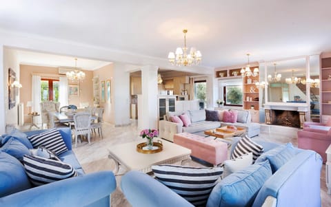 TV and multimedia, Living room, Seating area, Dining area