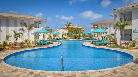 Property building, Day, Pool view, Swimming pool, sunbed
