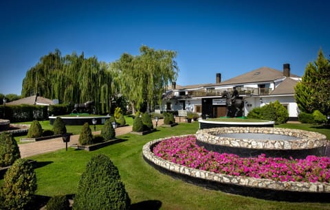 Property building, Natural landscape, Garden, Garden view