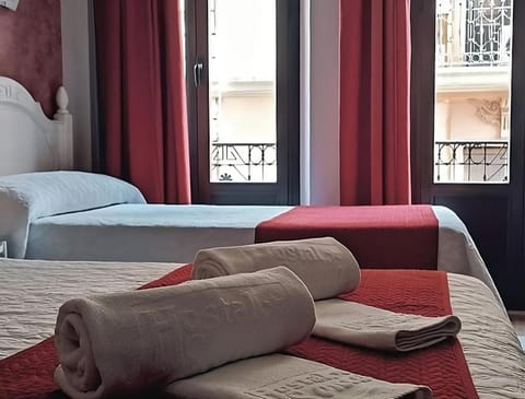 Bed, Bedroom, towels