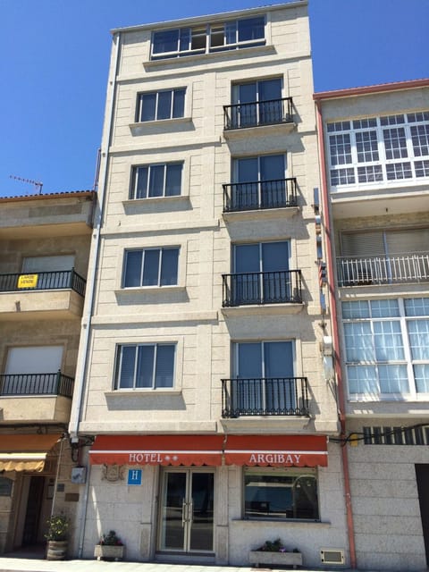 Property building, Facade/entrance, Day