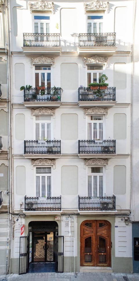 Property building, Facade/entrance, Day