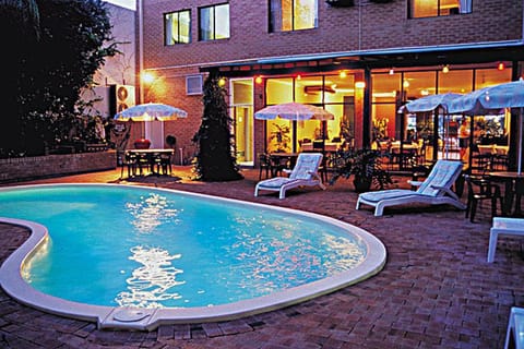 Swimming pool, Swimming pool
