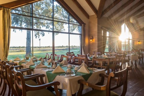 Restaurant/places to eat, Dining area, Breakfast, Dinner