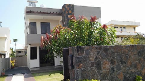 Landmark view, Street view