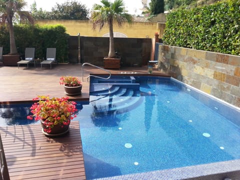Swimming pool, Swimming pool