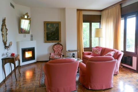 Communal lounge/ TV room