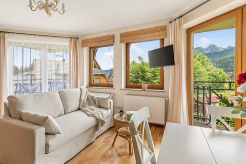TV and multimedia, Balcony/Terrace, Mountain view