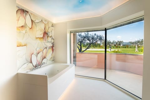 Hot Tub, Bathroom, Balcony/Terrace, Bath