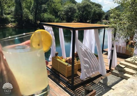 Restaurant/places to eat, Garden, Lounge or bar, Beach