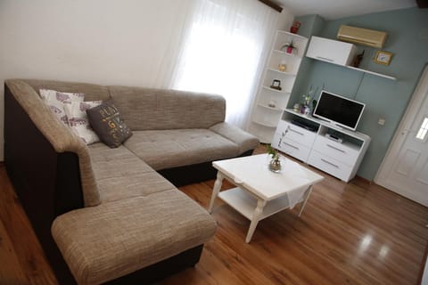 Living room, Decorative detail