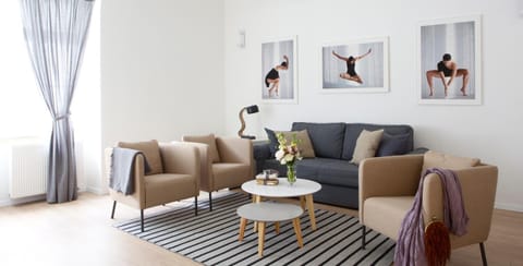 Spring, Day, TV and multimedia, Living room, Bedroom, On site, City view, Landmark view