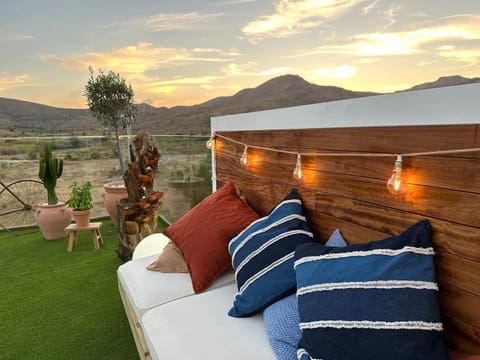 Restaurant/places to eat, Natural landscape, Balcony/Terrace, Mountain view