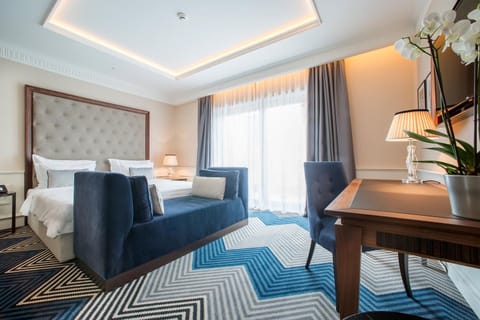 Day, Photo of the whole room