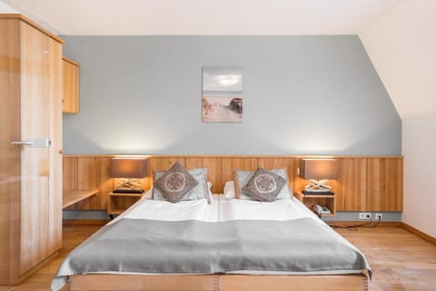 Photo of the whole room, Street view