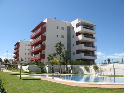 Day, Swimming pool