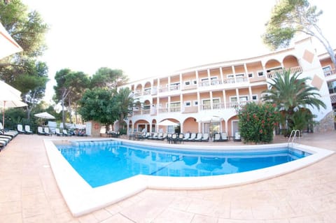 Property building, Day, Swimming pool, Swimming pool