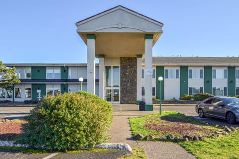 Waldport Bayfront Hotel & Restaurant Hotel in Waldport