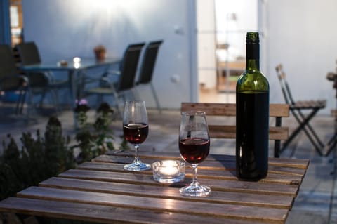 Balcony/Terrace, Decorative detail, Evening entertainment, Garden view, Alcoholic drinks