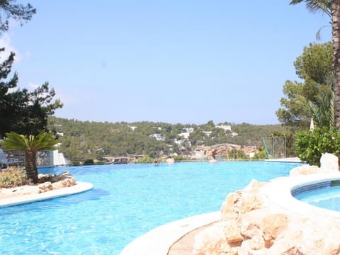 Day, Swimming pool