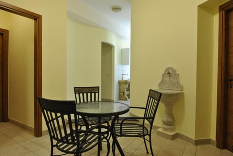 Dining area, Communal kitchen