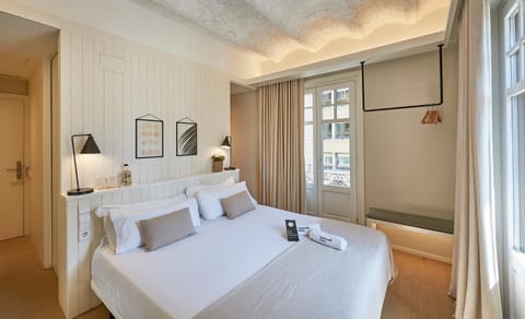 Photo of the whole room, Bedroom, towels