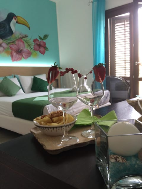 Bed, People, Bathroom, Coffee/tea facilities, Balcony/Terrace, Decorative detail, Landmark view, Sea view, Street view