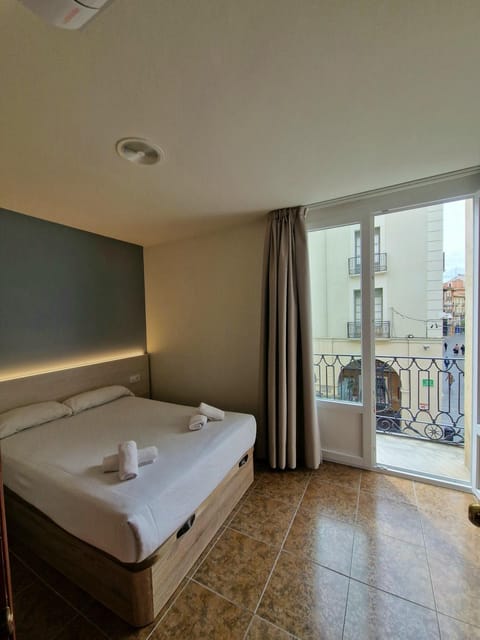 Bed, Balcony/Terrace, Photo of the whole room, Bedroom, City view, Street view, towels