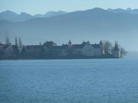 Neighbourhood, Natural landscape