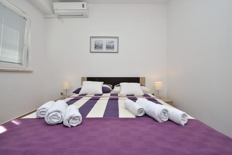 Bed, Photo of the whole room, Bedroom, towels, air conditioner