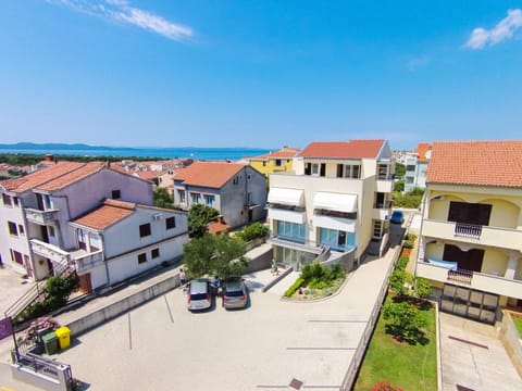 Property building, Day, Bird's eye view, City view, Sea view, Street view, Location, Parking