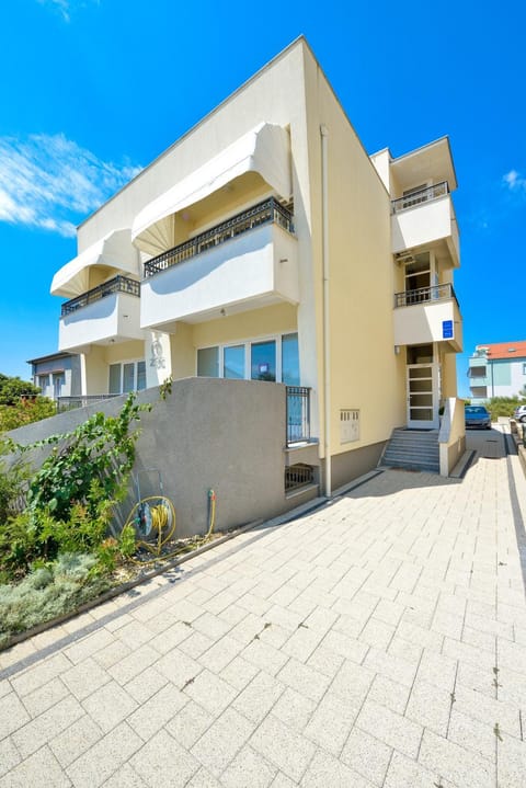 Property building, Day