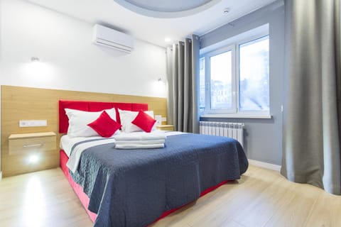 Bed, Photo of the whole room, Bedroom, internet, towels, air conditioner