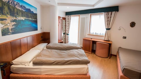 Bed, Photo of the whole room