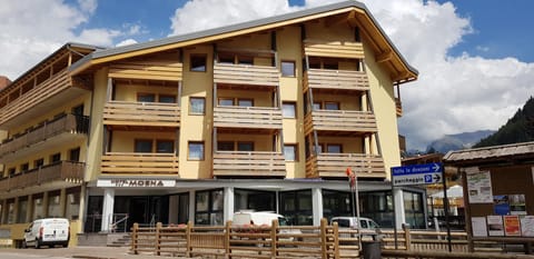 Facade/entrance, Summer, On site, City view, River view, Street view