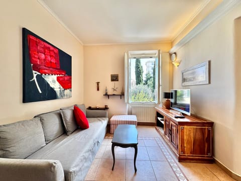 Villa Angelina Holiday Homes I Casa Glicine I 5 minuti a piedi dalle spiagge I Giardino I Parcheggio privato Apartment in Vallecrosia