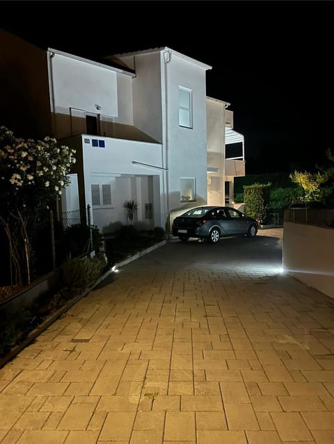Property building, Facade/entrance, Night
