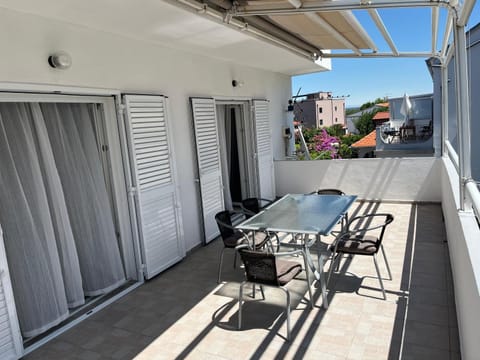 Balcony/Terrace, Seating area, Garden view
