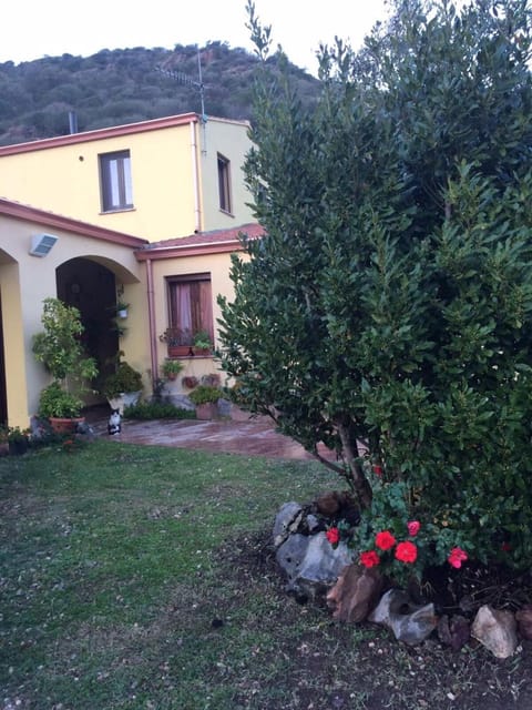Facade/entrance, Garden, Floor plan