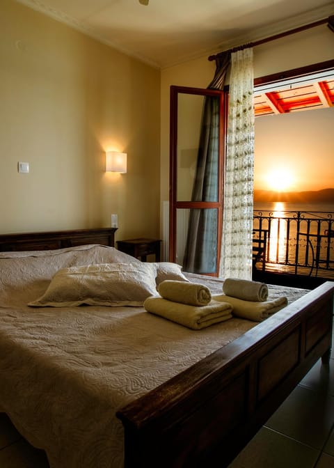 Bed, Summer, Balcony/Terrace, Bedroom, Sea view, Sunrise