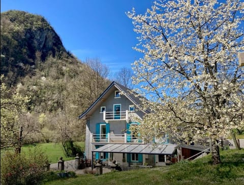 Property building, Spring, Hiking, Cycling, Cycling, Mountain view, Sports, Sports, Parking