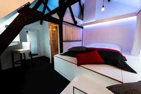 Toilet, Bed, Bathroom, Photo of the whole room, Decorative detail, Bedroom, City view