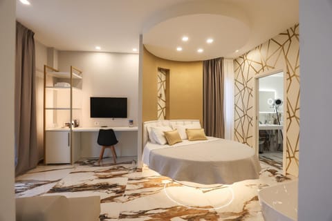 Bed, TV and multimedia, Living room, Photo of the whole room, Bedroom