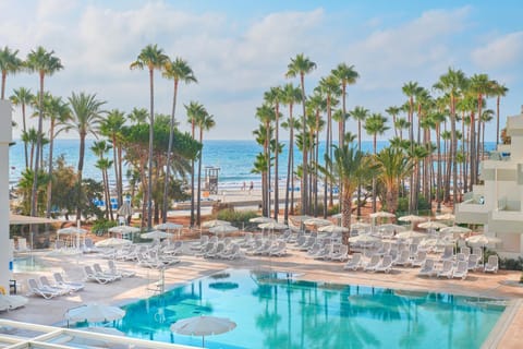 Beach, Pool view, Sea view, Swimming pool, sunbed