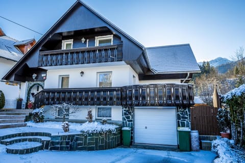 Property building, Day, Natural landscape, Winter, Mountain view