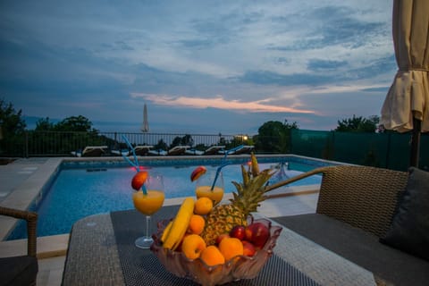 Food and drinks, Food, Swimming pool, Swimming pool, Drinks, Sunset